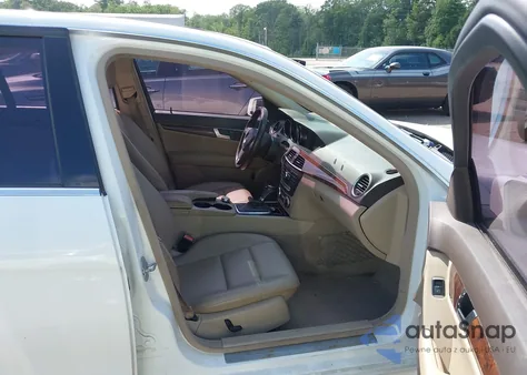 2013 Mercedes-Benz C 300 Luxury 4Matic/Sport 4Matic z USA, uszkodzony, nr VIN WDDGF8AB9DR288037